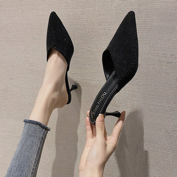 Μοντέρνες γυναικείες παντόφλες μυτερό μοντέλο με διακοσμητικές πέτρες