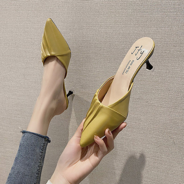 Papuci de dama eleganti model ascutit cu toc