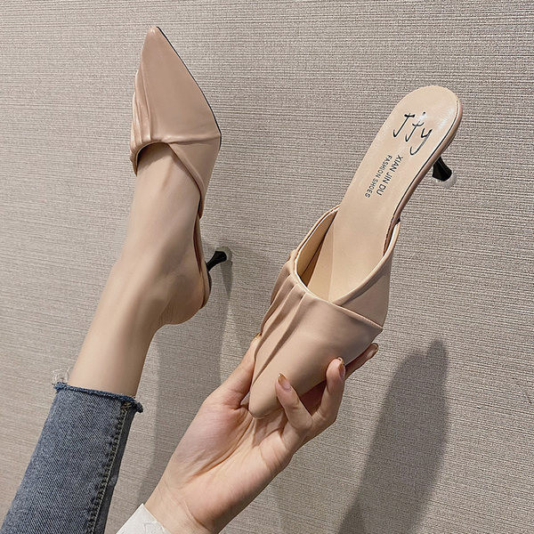 Papuci de dama eleganti model ascutit cu toc