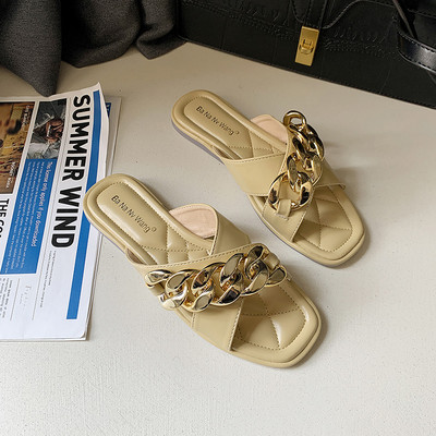 Γυναικείες έκο δερμάτινες παντόφλες με μεταλλική διακόσμηση σε τρία χρώματα και επίπεδη σόλα