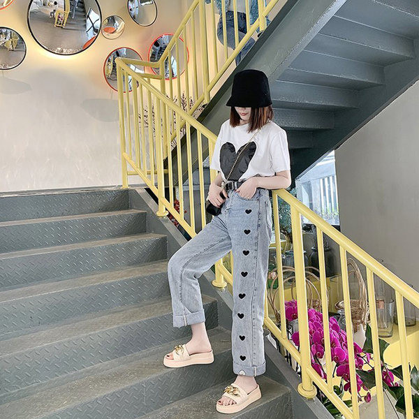 Γυναικείες παντόφλες με μεταλλική διακόσμηση