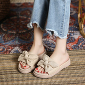 Γυναικείες παντόφλες με επίπεδη σόλα και κορδέλα