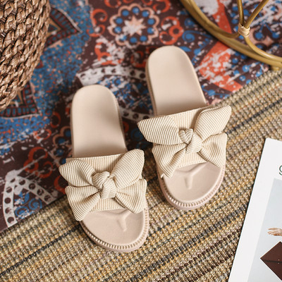 Γυναικείες παντόφλες με επίπεδη σόλα και κορδέλα