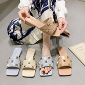 Γυναικείες έκο δερμάτινες παντόφλες με τρουξ και επίπεδη σόλα