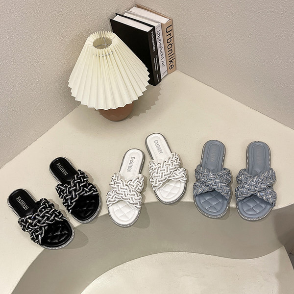 Γυναικείες παντόφλες από faux δέρμα με διακοσμητικές πέτρες σε τρία χρώματα