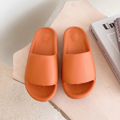 Μονόχρωμες γυναικείες παντόφλες κατάλληλες για την παραλία