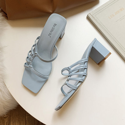 Papuci actuali cu toc inalt pentru femei