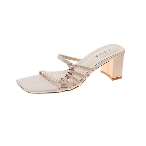 Papuci actuali cu toc inalt pentru femei