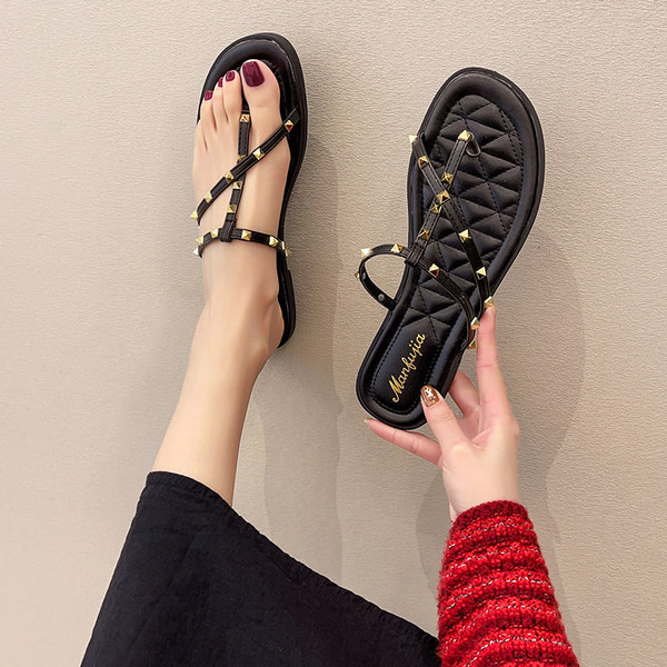 Papuci moderni pentru varf cu ochiuri pentru femei