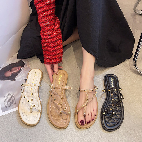 Papuci moderni pentru varf cu ochiuri pentru femei