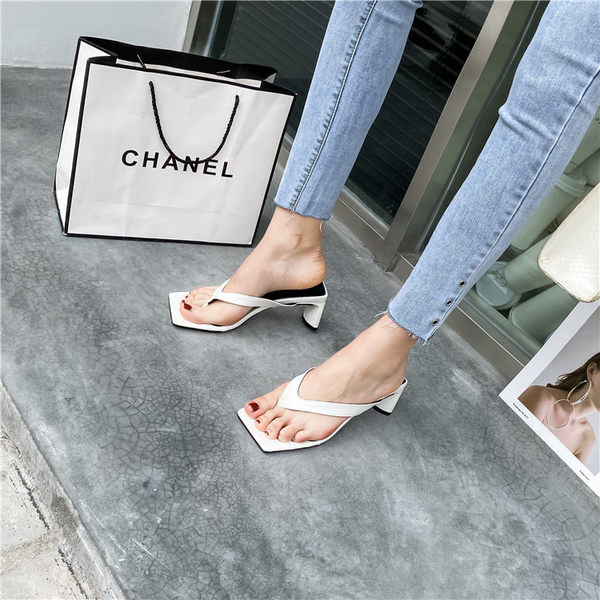 Νέο μοντέλο γυναικείες παντόφλες από οικολογικό δέρμα με ψηλό τακούνι 4,5 εκ