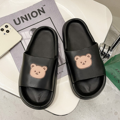 Γυναικείες μοντέρνες παντόφλες με απλικέ σε μαύρο και άσπρο χρώμα