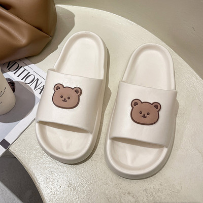 Γυναικείες μοντέρνες παντόφλες με απλικέ σε μαύρο και άσπρο χρώμα