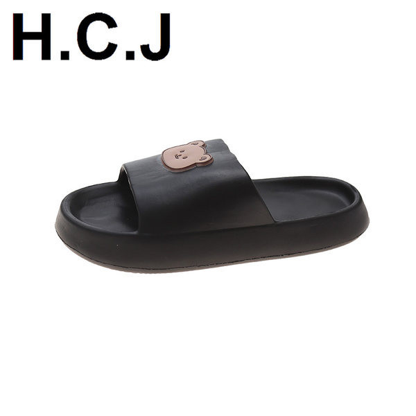 Γυναικείες μοντέρνες παντόφλες με απλικέ σε μαύρο και άσπρο χρώμα