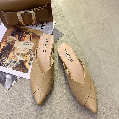 Κομψές παντόφλες μυτερό μοντέλο για γυναίκες