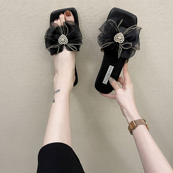 Papuci moderni cu talpa plata si floare decorativa pentru femei
