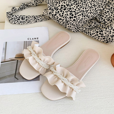 Γυναικείες παντόφλες από faux δέρμα με πέρλες σε κίτρινο και λευκό χρώμα