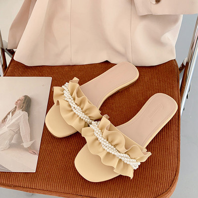 Γυναικείες παντόφλες από faux δέρμα με πέρλες σε κίτρινο και λευκό χρώμα