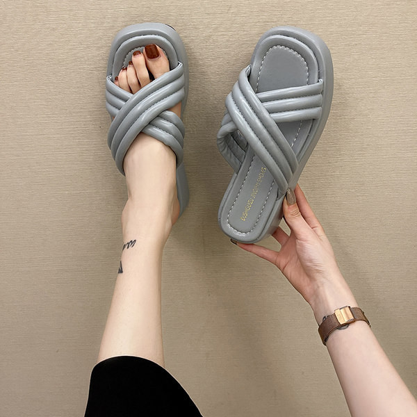 Papuci de damă cu talpă plată înaltă model uni