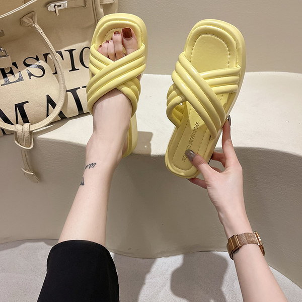 Papuci de damă cu talpă plată înaltă model uni