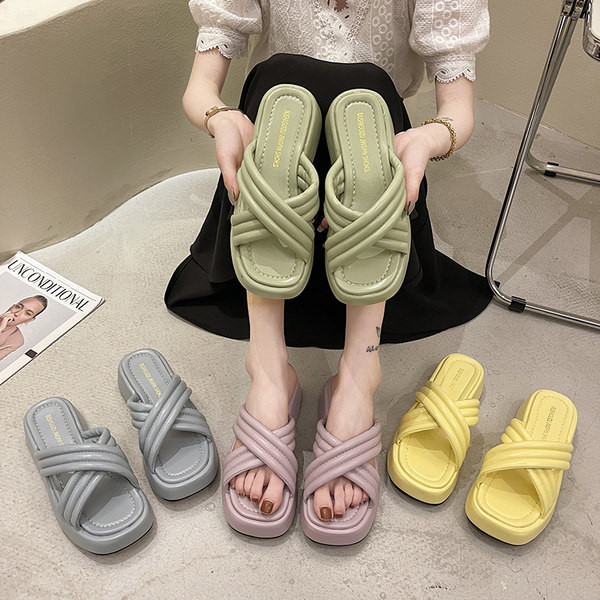 Papuci de damă cu talpă plată înaltă model uni