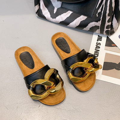 Γυναικείες παντόφλες με μεταλλικό στοιχείο και επίπεδη σόλα