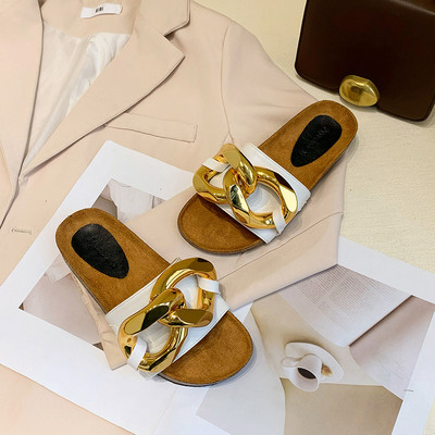 Γυναικείες παντόφλες με μεταλλικό στοιχείο και επίπεδη σόλα