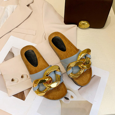 Γυναικείες παντόφλες με μεταλλικό στοιχείο και επίπεδη σόλα