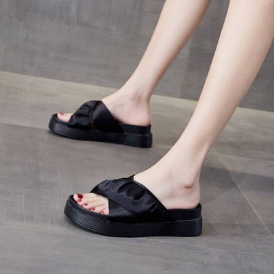 Νέο μοντέλο γυναικείες παντόφλες casual με επίπεδη σόλα σε δύο χρώματα
