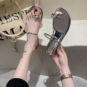 Sieviešu čības ar plakanām zolēm un dekoratīviem akmeņiem