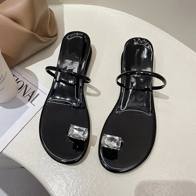 Sieviešu čības ar plakanām zolēm un dekoratīviem akmeņiem