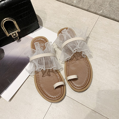 Μοντέρνα παντόφλες με επίπεδη σόλα για γυναίκες