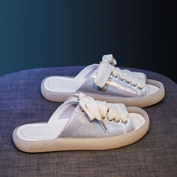 Casual γυναικείες παντόφλες με ίσια σόλα και κορδόνια σε δύο χρώματα