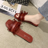 Κομψές γυναικείες παντόφλες με επίπεδη σόλα σε δύο μοντέλα