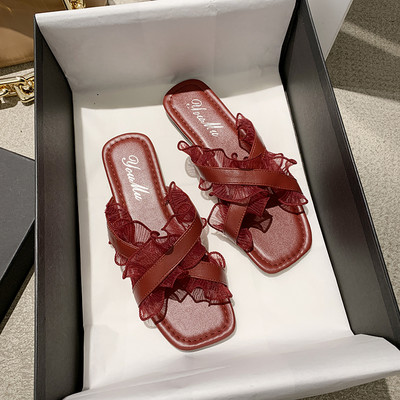 Κομψές γυναικείες παντόφλες με επίπεδη σόλα σε δύο μοντέλα