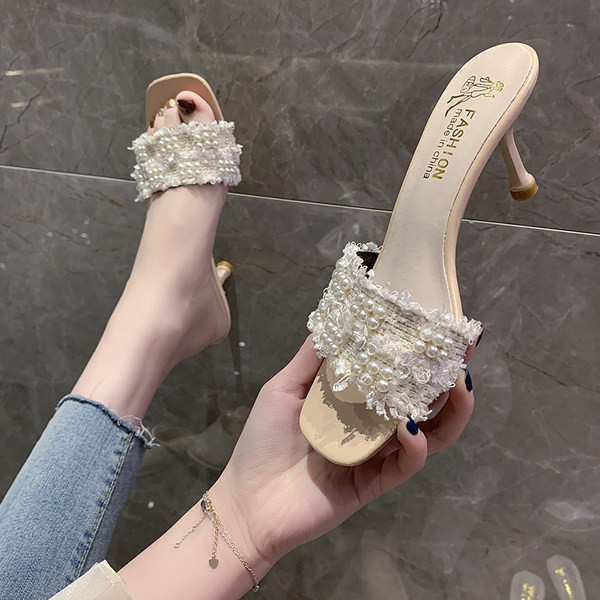 Papuci de dama actuali pe toc inalt subtire cu perle