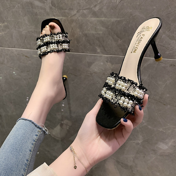 Papuci de dama actuali pe toc inalt subtire cu perle