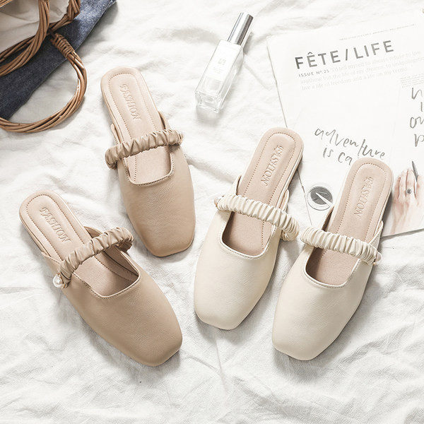 Γυναικείες παντόφλες απλό μοντέλο με διακοσμητικά μαργαριτάρια