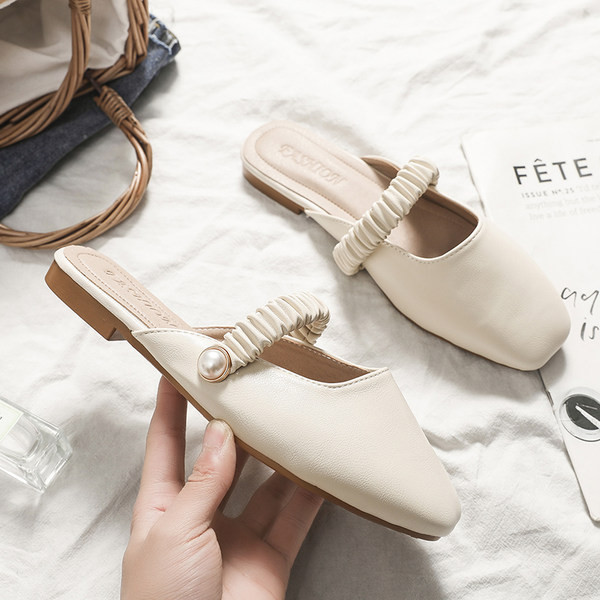 Γυναικείες παντόφλες απλό μοντέλο με διακοσμητικά μαργαριτάρια