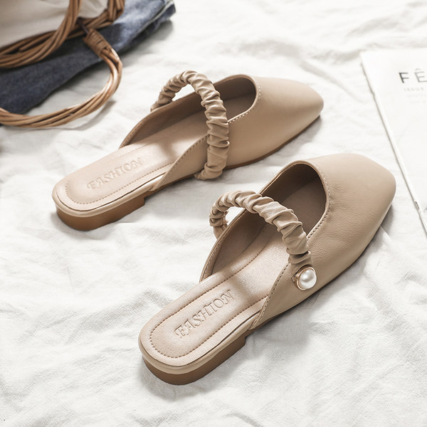 Γυναικείες παντόφλες απλό μοντέλο με διακοσμητικά μαργαριτάρια