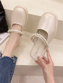 Papuci dama model rotunjit cu perle