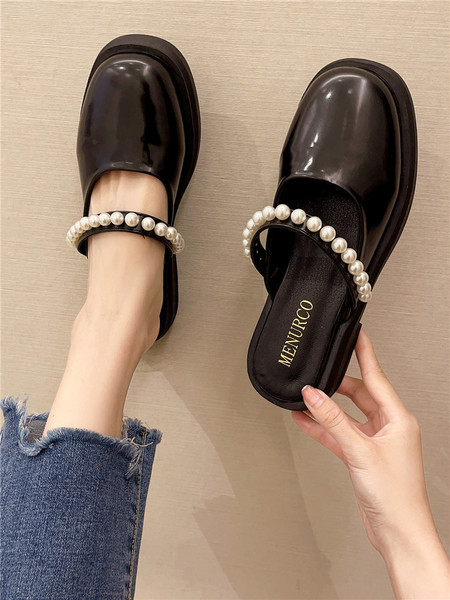 Papuci dama model rotunjit cu perle