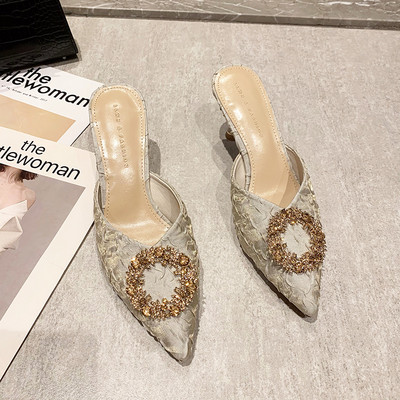 Κομψές παντόφλες μυτερό μοντέλο με αγκράφα για γυναίκες