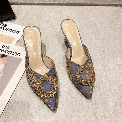 Κομψές παντόφλες μυτερό μοντέλο με αγκράφα για γυναίκες