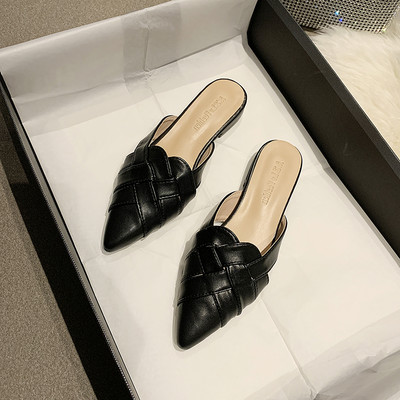 Papuci de dama model ascutit cu talpa plata