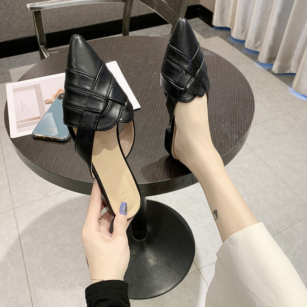 Papuci de dama model ascutit cu talpa plata