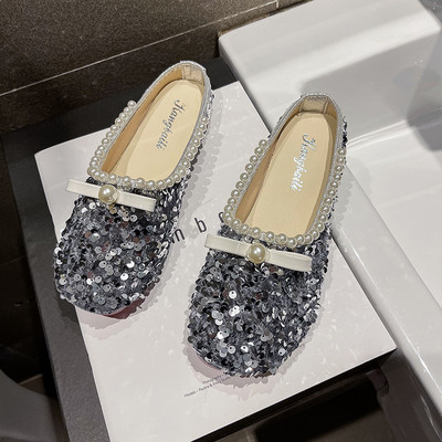 Κομψές γυναικείες παντόφλες με διακοσμητικά μαργαριτάρια και παγιέτες