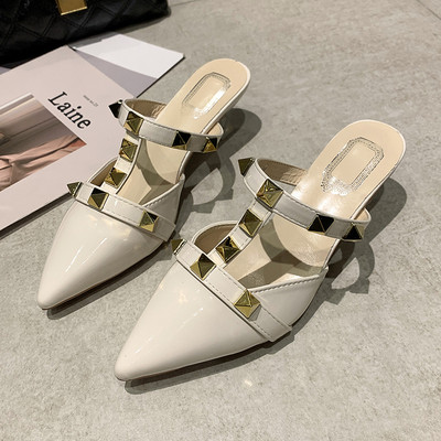 Γυναικείες παντόφλες με μυτερά μοντέλα με τακούνι και κρουξ