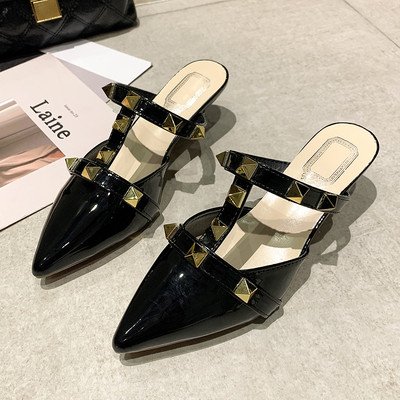 Γυναικείες παντόφλες με μυτερά μοντέλα με τακούνι και κρουξ