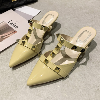 Γυναικείες παντόφλες με μυτερά μοντέλα με τακούνι και κρουξ